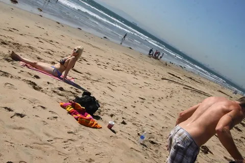 Siri: Tall Blonde BBW in a Bikini Fucks Her Man on the Beach – photo 7 of 16