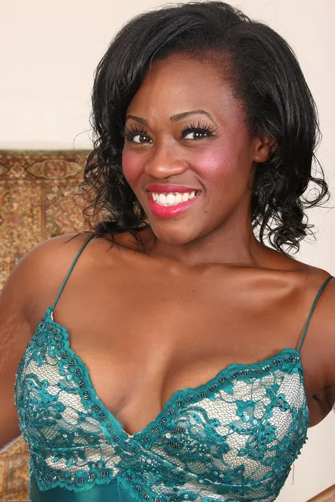 Ebony MILF with Big Tits Strips and Spreads Her Pussy – photo 2 of 21