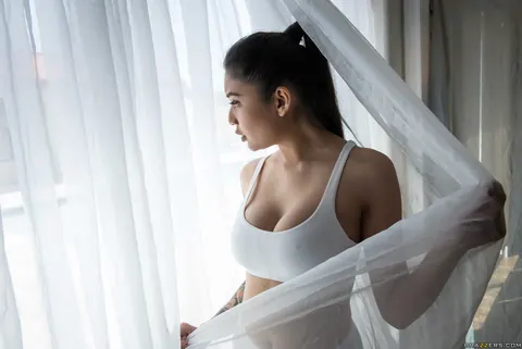 Brenna Sparks: Asian Babe Oils Her Thick Body and Spreads on a Gym Mat – photo 1 of 15