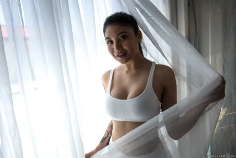 Brenna Sparks: Asian Babe Oils Her Thick Body and Spreads on a Gym Mat – photo 3 of 15