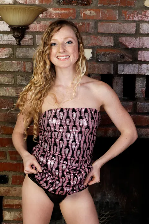 Molly Odell: Petite Curly Blonde Spreads Her Pussy – photo 4 of 21
