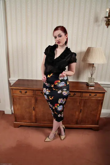 Jaye Rose – British Redhead Strips Out of Her Panties in High Heels