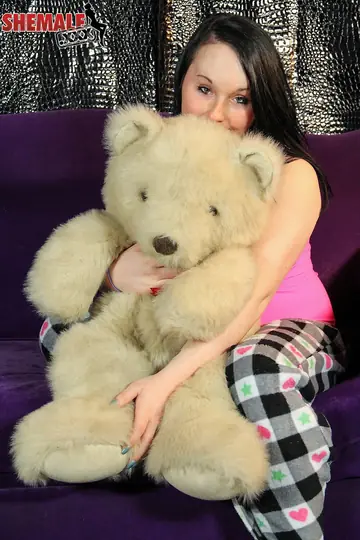 Curvy Trans Woman Spreads Her Legs Fully Nude
