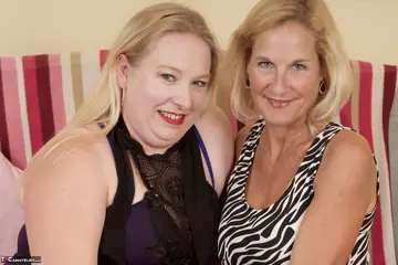 Molly Maracas – Mature Blonde MILF with Big Tits Fingers and Licks Curvy Lover