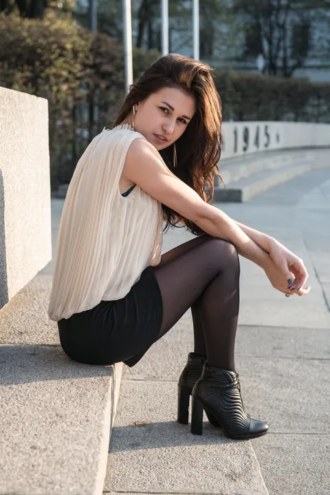 Brunette Lifts Her Skirt and Spreads Her Pussy Lips Wide – photo 1 of 21