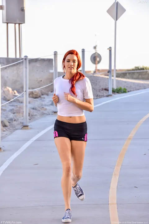 Jayden Cole: Tall Redhead MILF Spreads Her Pussy Outdoors – photo 15 of 17