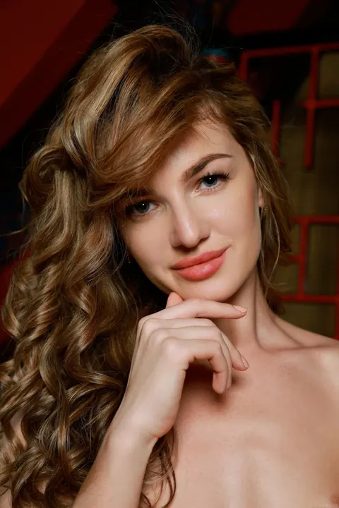 Nicole May: Ukrainian Brunette Strips Nude and Shows Her Athletic Body – photo 20 of 21
