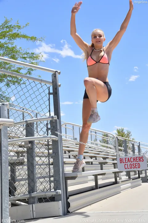 Hanna Hawthorne: Slim Blonde in a Bikini and Shorts Flashes Outdoors at the Gym – photo 12 of 20