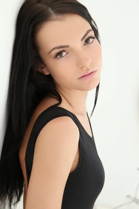 Black-Haired Woman Spreads Her Pussy and Shows Pierced Belly – photo 3 of 21