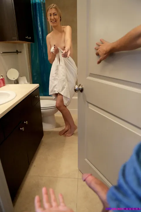 Alexa Grace: Tall Spanish Blonde Takes an Accidental Creampie – photo 3 of 20