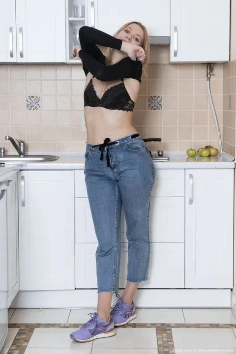 Alisa Liss: Thick European Blonde Strips Off Her Jeans and Spreads Her Hairy Pussy – photo 4 of 20