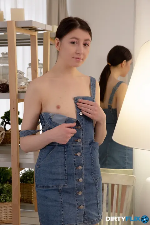 Rin White: Slim European Brunette Gets Fucked After a Massage – photo 2 of 21