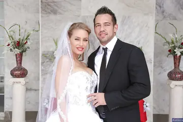 Nicole Aniston – Busty Blonde MILFs Share a Cock in Heels at a Wedding