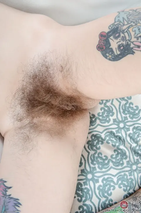 Felicia Fisher: Blonde Spreads Her Hairy Pussy – photo 19 of 21
