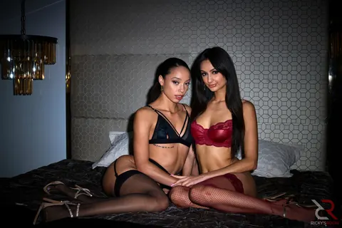 Alexis Tae: Tattooed Latina and Curvy Ebony Share a Black Man in a Threesome – photo 12 of 20