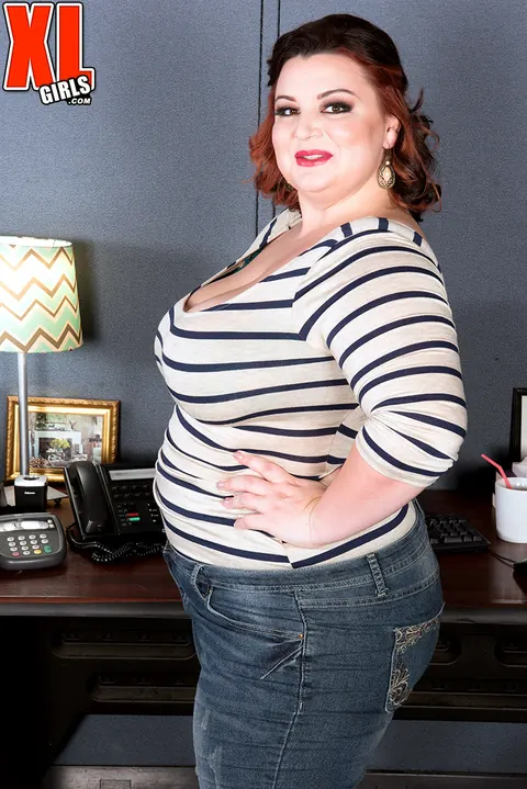 Lucy Lenore: BBW MILF Strips Out of Her Jeans at the Office – photo 3 of 16