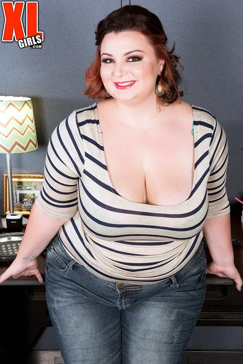 Lucy Lenore: BBW MILF Strips Out of Her Jeans at the Office – photo 2 of 16
