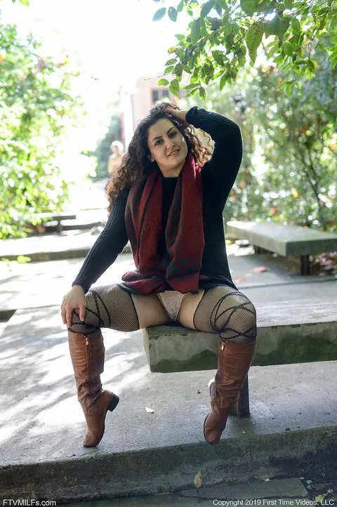 Lili Miss Arab: Curvy Brunette MILF Toys Her Hairy Pussy in the Forest – photo 15 of 20