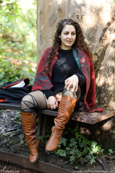 Lili Miss Arab: Curvy Brunette MILF Toys Her Hairy Pussy in the Forest – photo 12 of 20