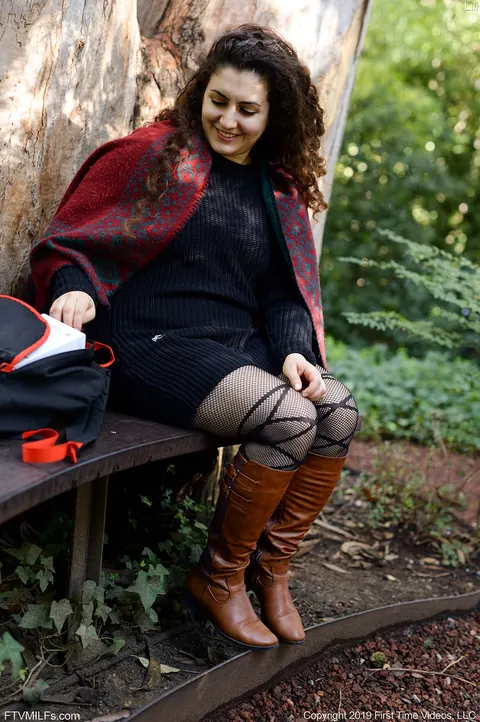 Lili Miss Arab: Curvy Brunette MILF Toys Her Hairy Pussy in the Forest – photo 7 of 20
