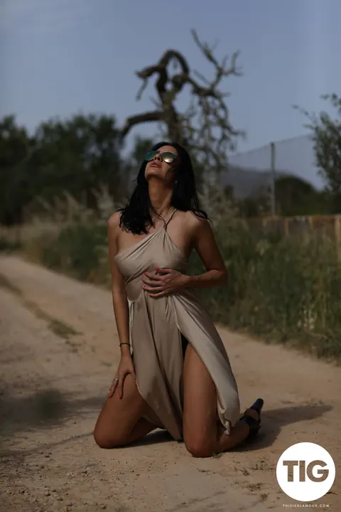 Sarah Long: Slim British Brunette Strips Out of Her Dress Outdoors – photo 16 of 21