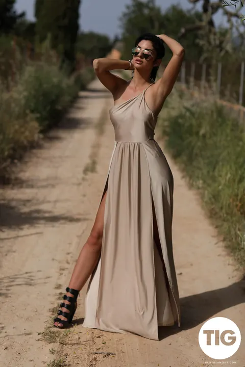 Sarah Long: Slim British Brunette Strips Out of Her Dress Outdoors – photo 12 of 21
