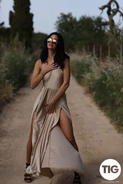 Sarah Long: Slim British Brunette Strips Out of Her Dress Outdoors – photo 14 of 21