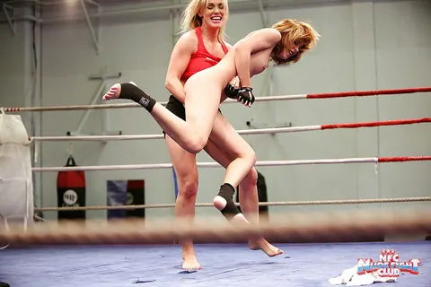 Tanya Tate: Busty Blonde MILF Licks Pussy and Facesits Rival in Wrestling Ring – photo 10 of 16