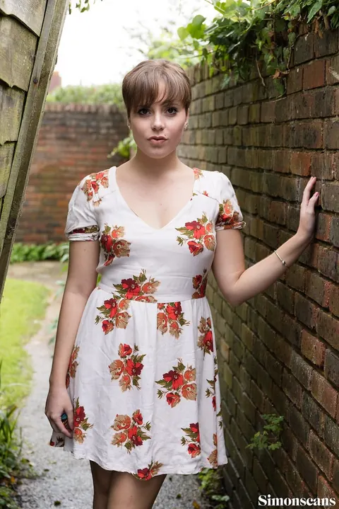 Busty Amateur Spreads Her Pussy Outdoors in a Skirt – photo 1 of 12