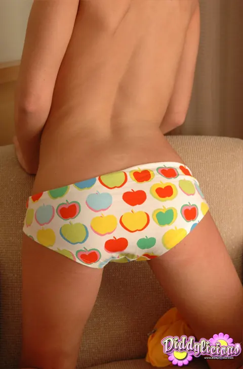 Diddylicious: Slim Redhead MILF in Panties Fingers Her Pussy – photo 11 of 12