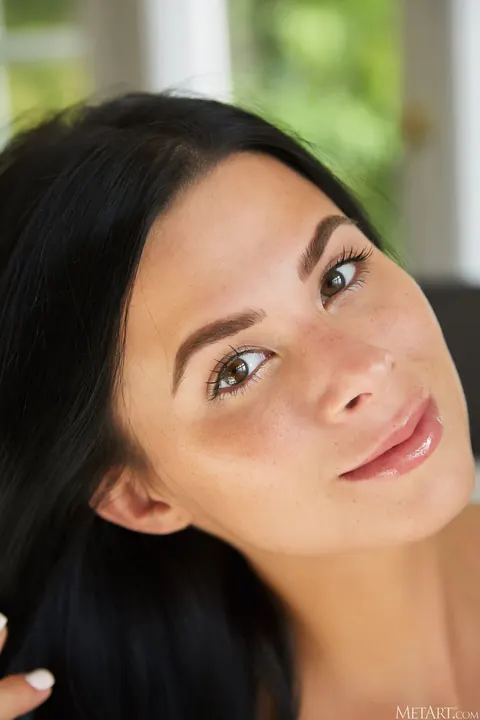 Black-Haired Woman Poses Nude in the Bedroom – photo 4 of 21