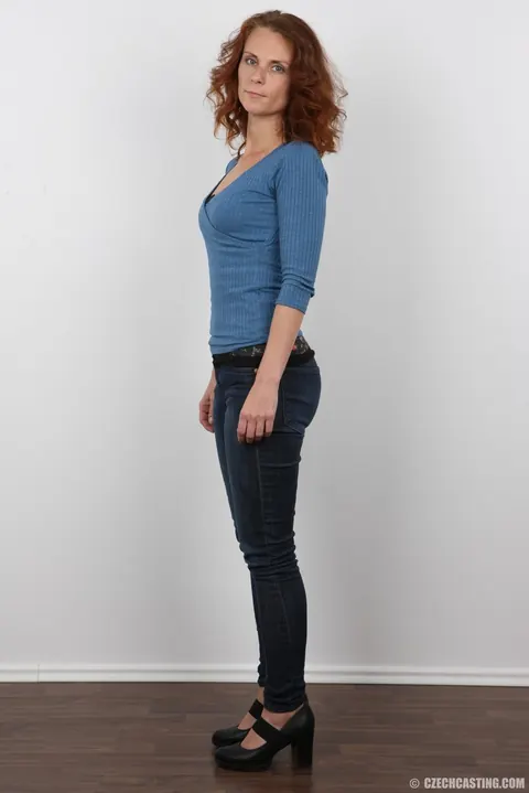 Thick Czech MILF Poses in Jeans and Lingerie Before Undressing – photo 3 of 20