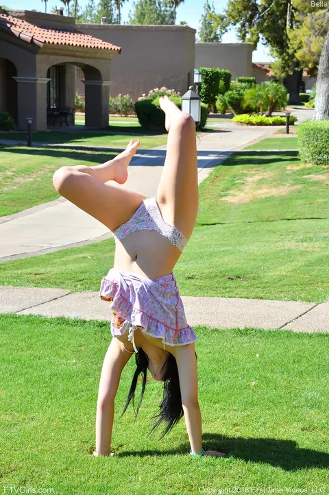 Jenna Reid: Brunette Strips Off Her Skirt and Masturbates with a Banana Outdoors – photo 6 of 21