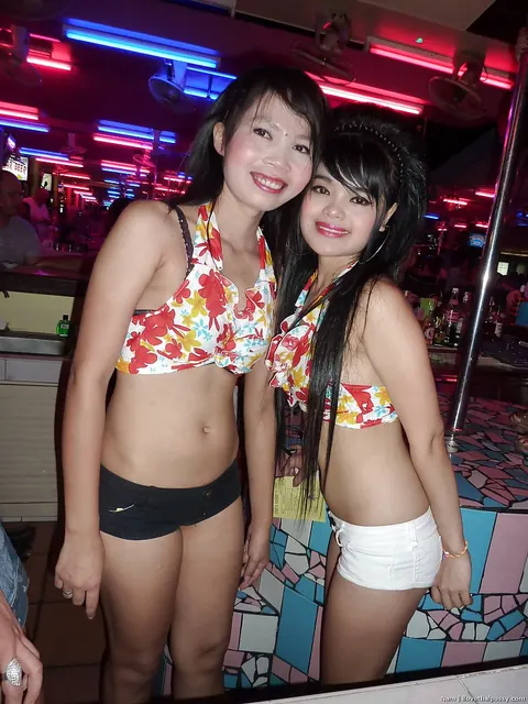 Thai Woman in White Shorts Strips and Gets Fucked – photo 2 of 14