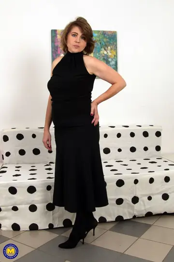 Curvy Short-Haired MILF in Heels Takes Cock and Uses a Dildo