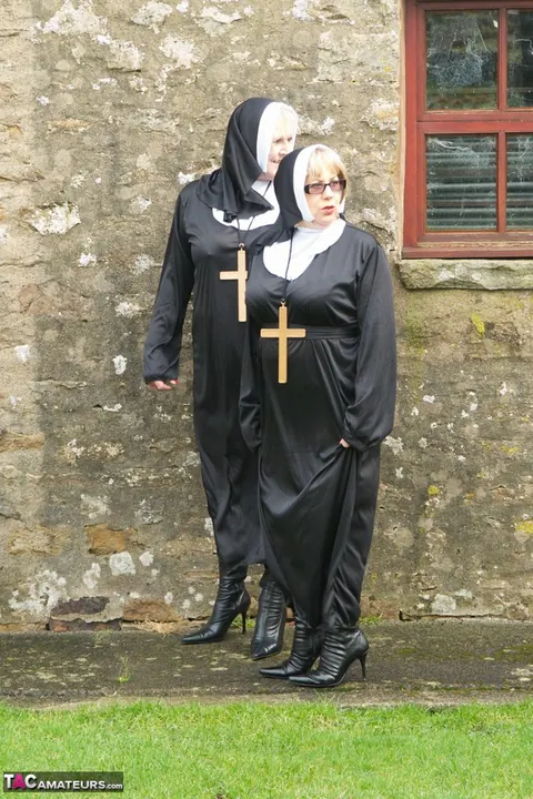 Speedy Bee & Claire Knight: Two British MILF Nuns Share a Friar Outdoors – photo 9 of 20