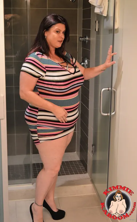 Kimmie Kaboom: Tattooed Brunette MILF Shows Her Big Natural Tits in the Bathroom – photo 2 of 15