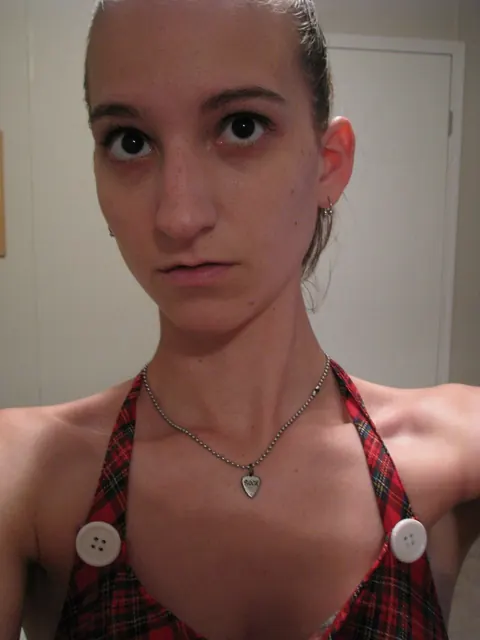 Skinny Amateur Pulls Panties Aside in the Mirror Selfie – photo 2 of 20