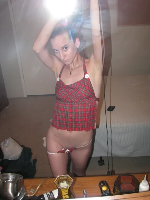 Skinny Amateur Pulls Panties Aside in the Mirror Selfie – photo 6 of 20