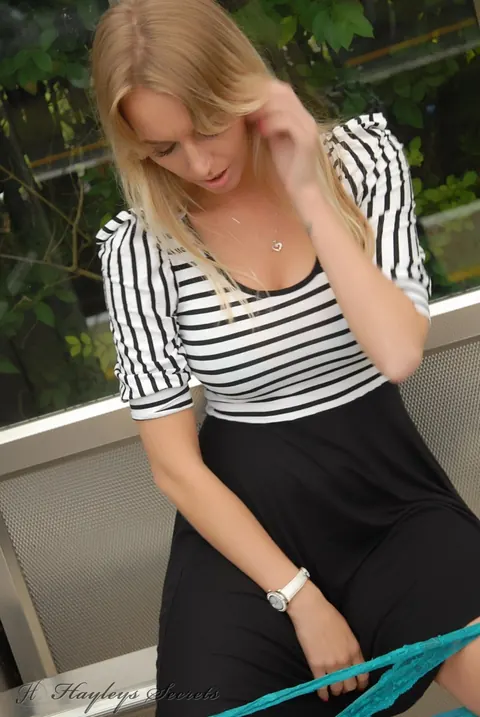 Hayley Marie Coppin: British Blonde MILF Flashes Her Tits and Pussy Outdoors – photo 6 of 12