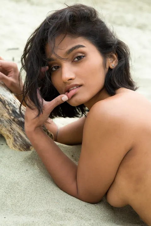 Angel Constance: Canadian Brunette Strips Out of Her Bikini on the Beach – photo 19 of 20