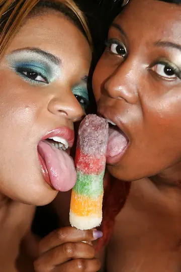 Lady Snow – Two Ebony MILFs Share a Huge Cock in a Threesome