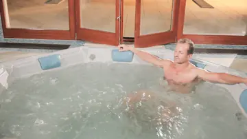 Isabella Chrystin – Czech Babe Fucks in the Hot Tub and Takes a Cumshot