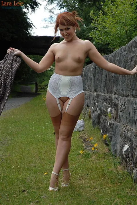 Lara Lee: British Redhead MILF Spreads Her Ass Outdoors in Stockings – photo 8 of 15