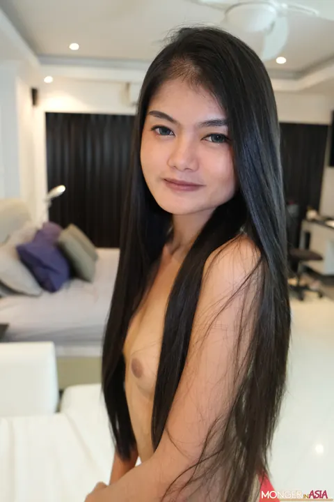Petite Thai MILF Kisses Her Partner Before Sex – photo 11 of 20