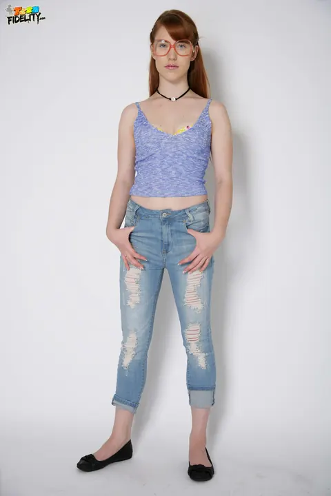 Gwen Stark: Pale Redhead Shows Off Her Natural Tits in Jeans – photo 1 of 18