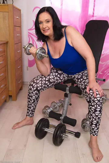 Curvy Czech MILF Strips After a Workout in the Gym