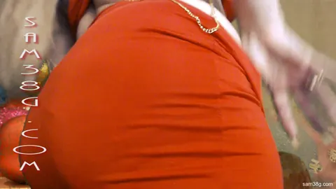 Samantha 38G: Blonde MILF Shows Her Big Natural Tits and Curvy Figure – photo 5 of 15
