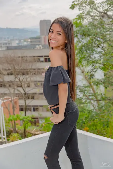 Skinny Latina Strips Out of Her Jeans and Fingers Herself Outdoors