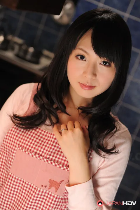 Nozomi Oshima: Slim Japanese MILF Lifts Her Skirt in the Kitchen – photo 12 of 15